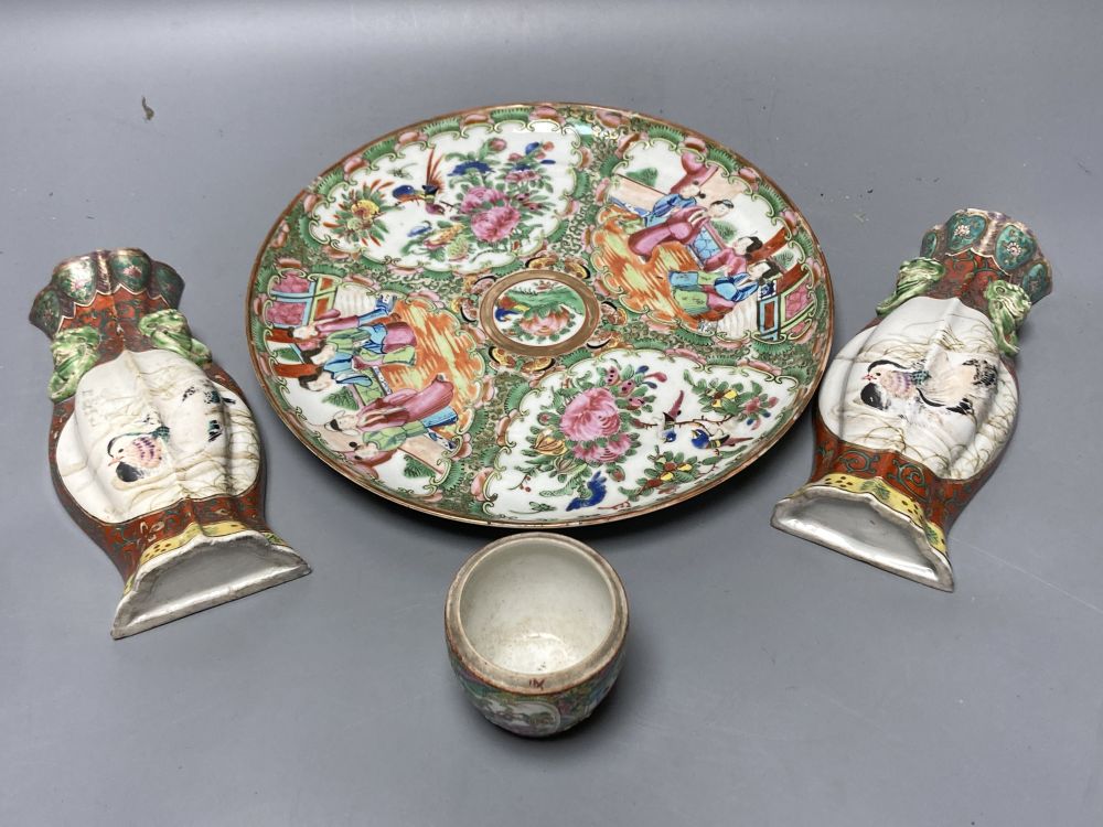 A pair of Chinese wall vases, famille rose dish and pot, dish 25cm diameter, 19th/20th century